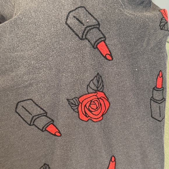 LuLaRoe Gray TC Leggings with Red Lipstick and Rose Print - Picture 2 of 2